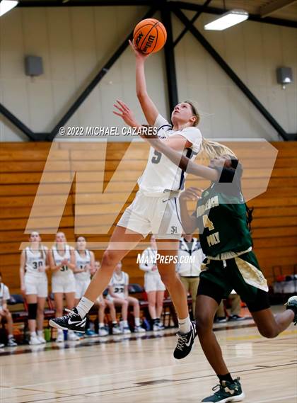 Thumbnail 3 in San Juan Hills vs. Long Beach Poly (So Cal Holiday Prep Classic) photogallery.