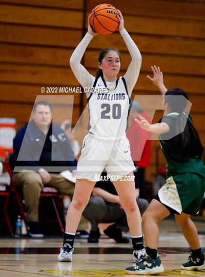 Thumbnail 3 in San Juan Hills vs. Long Beach Poly (So Cal Holiday Prep Classic) photogallery.