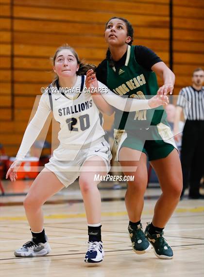Thumbnail 2 in San Juan Hills vs. Long Beach Poly (So Cal Holiday Prep Classic) photogallery.