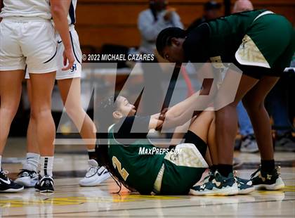 Thumbnail 2 in San Juan Hills vs. Long Beach Poly (So Cal Holiday Prep Classic) photogallery.