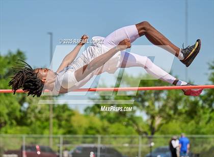 Thumbnail 1 in UIL 6A Track & Field Area 21&22 (High Jump) photogallery.