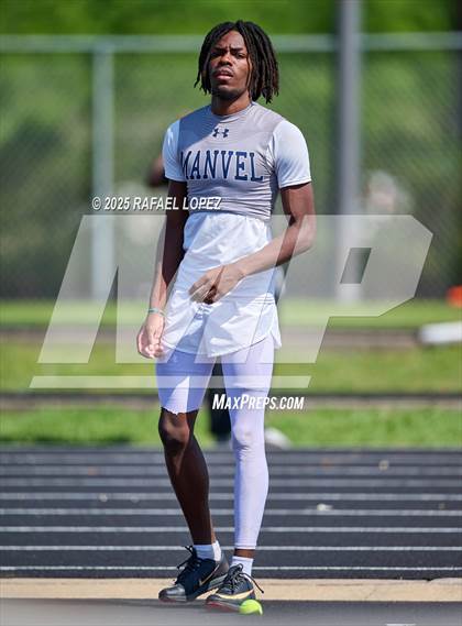 Thumbnail 2 in UIL 6A Track & Field Area 21&22 (High Jump) photogallery.