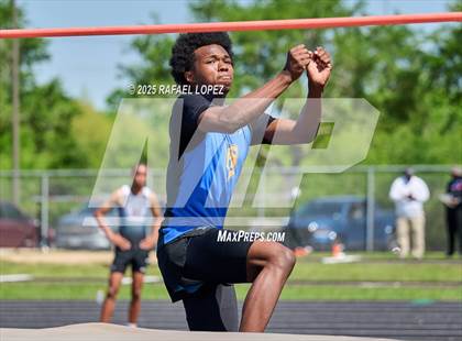 Thumbnail 3 in UIL 6A Track & Field Area 21&22 (High Jump) photogallery.