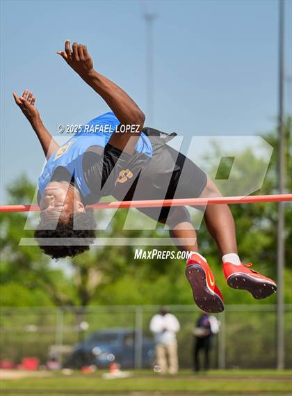 Thumbnail 3 in UIL 6A Track & Field Area 21&22 (High Jump) photogallery.