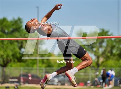 Thumbnail 2 in UIL 6A Track & Field Area 21&22 (High Jump) photogallery.