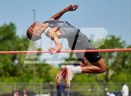 Thumbnail 3 in UIL 6A Track & Field Area 21&22 (High Jump) photogallery.