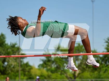 Thumbnail 1 in UIL 6A Track & Field Area 21&22 (High Jump) photogallery.