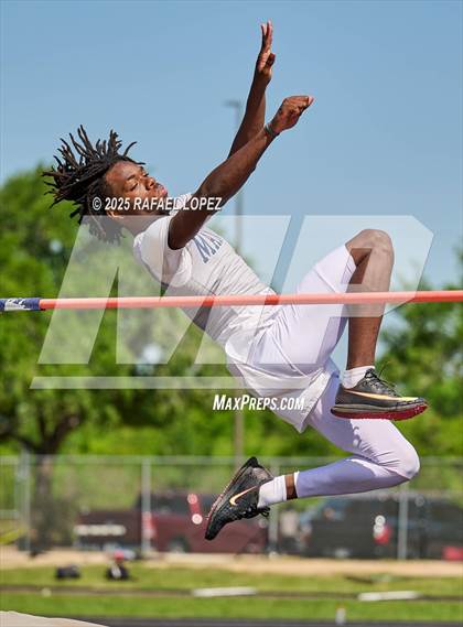 Thumbnail 1 in UIL 6A Track & Field Area 21&22 (High Jump) photogallery.