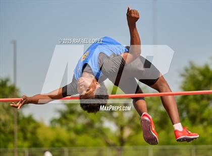 Thumbnail 1 in UIL 6A Track & Field Area 21&22 (High Jump) photogallery.