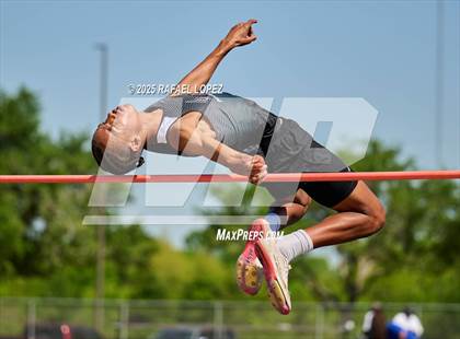 Thumbnail 3 in UIL 6A Track & Field Area 21&22 (High Jump) photogallery.