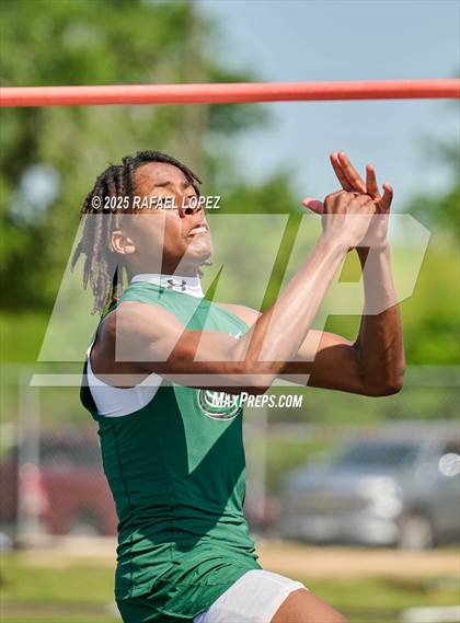 Thumbnail 2 in UIL 6A Track & Field Area 21&22 (High Jump) photogallery.
