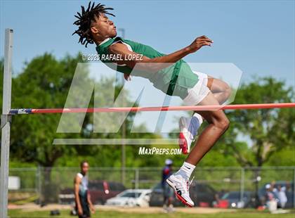 Thumbnail 2 in UIL 6A Track & Field Area 21&22 (High Jump) photogallery.