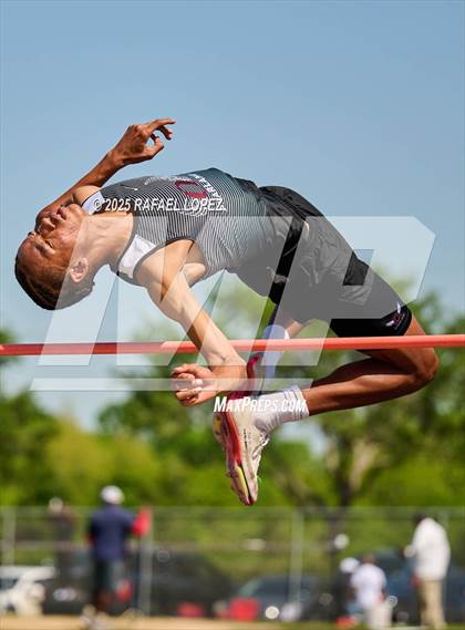 Thumbnail 2 in UIL 6A Track & Field Area 21&22 (High Jump) photogallery.