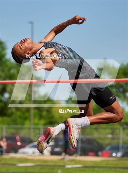 Thumbnail 2 in UIL 6A Track & Field Area 21&22 (High Jump) photogallery.