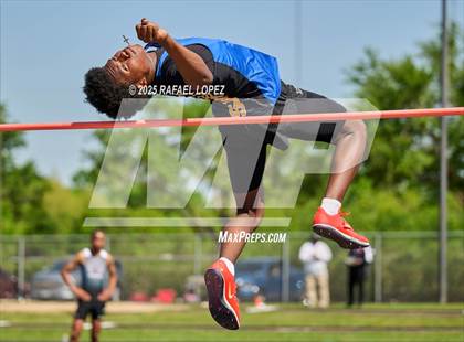 Thumbnail 2 in UIL 6A Track & Field Area 21&22 (High Jump) photogallery.
