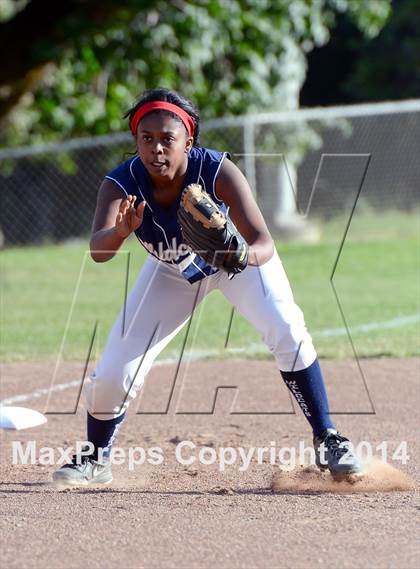 Thumbnail 2 in Redwood vs. Marin Catholic (MCAL Final) photogallery.