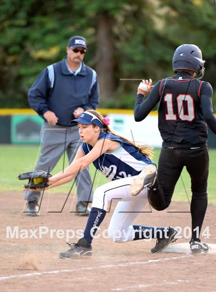 Thumbnail 2 in Redwood vs. Marin Catholic (MCAL Final) photogallery.