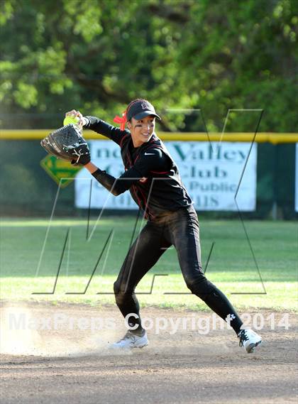 Thumbnail 3 in Redwood vs. Marin Catholic (MCAL Final) photogallery.