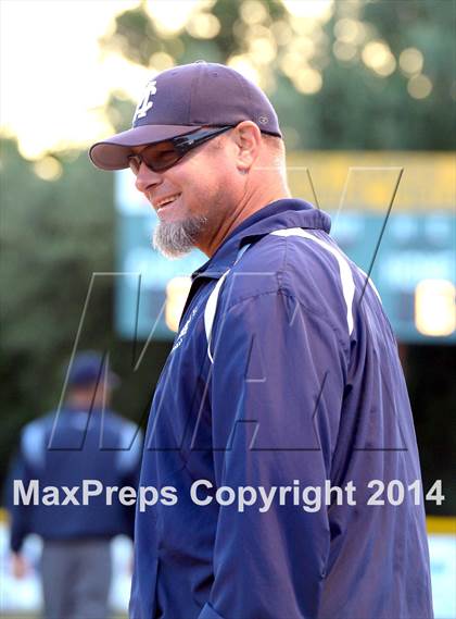 Thumbnail 2 in Redwood vs. Marin Catholic (MCAL Final) photogallery.