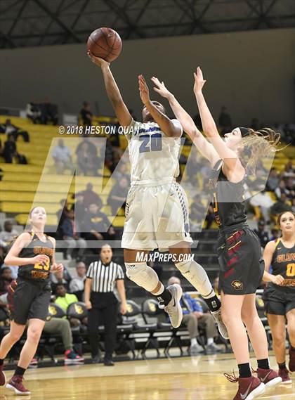 Thumbnail 3 in Clovis West vs Windward (CIF State Southern Regional Open Final) photogallery.