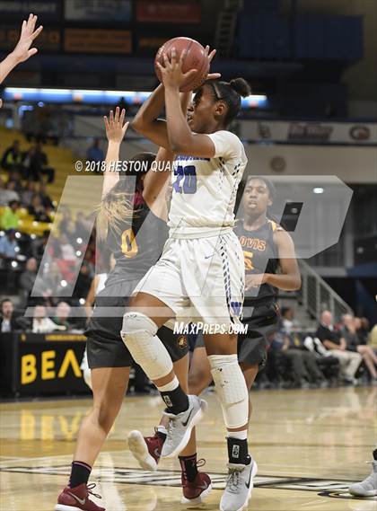 Thumbnail 2 in Clovis West vs Windward (CIF State Southern Regional Open Final) photogallery.