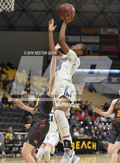 Thumbnail 3 in Clovis West vs Windward (CIF State Southern Regional Open Final) photogallery.