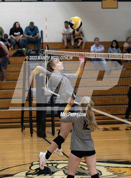 Thumbnail 1 in New Berlin @ Illini Central photogallery.