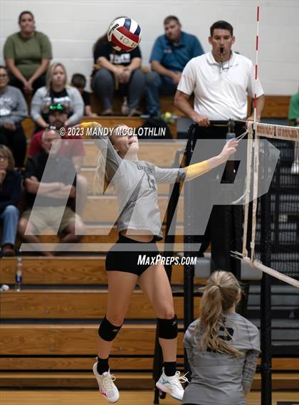 Thumbnail 3 in New Berlin @ Illini Central photogallery.