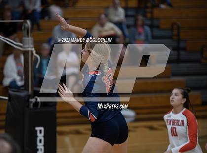 Thumbnail 3 in New Berlin @ Illini Central photogallery.