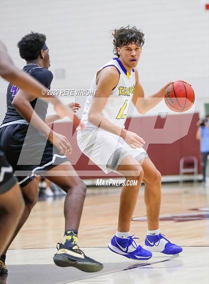 Thumbnail 3 in Booker vs. Charlotte (Suncoast Holiday Classic) photogallery.