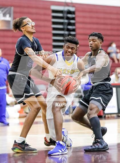 Thumbnail 2 in Booker vs. Charlotte (Suncoast Holiday Classic) photogallery.