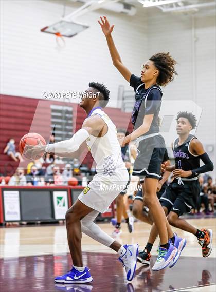 Thumbnail 2 in Booker vs. Charlotte (Suncoast Holiday Classic) photogallery.