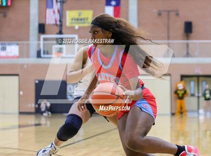 Thumbnail 2 in Kaufman vs. Carter (UIL 4A Bi-District Playoff) photogallery.