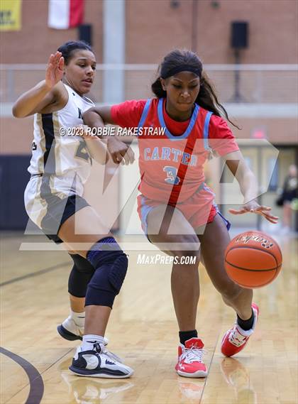Thumbnail 2 in Kaufman vs. Carter (UIL 4A Bi-District Playoff) photogallery.