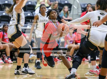 Thumbnail 2 in Kaufman vs. Carter (UIL 4A Bi-District Playoff) photogallery.