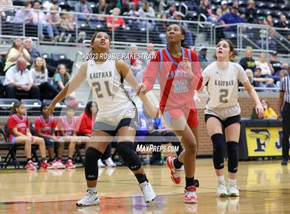 Thumbnail 1 in Kaufman vs. Carter (UIL 4A Bi-District Playoff) photogallery.