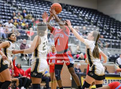 Thumbnail 1 in Kaufman vs. Carter (UIL 4A Bi-District Playoff) photogallery.