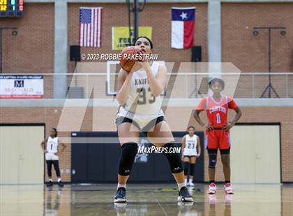 Thumbnail 2 in Kaufman vs. Carter (UIL 4A Bi-District Playoff) photogallery.