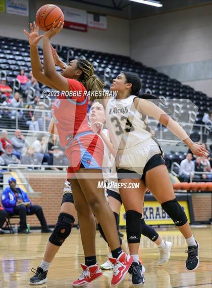 Thumbnail 2 in Kaufman vs. Carter (UIL 4A Bi-District Playoff) photogallery.