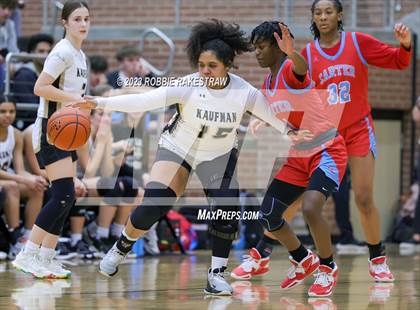 Thumbnail 1 in Kaufman vs. Carter (UIL 4A Bi-District Playoff) photogallery.