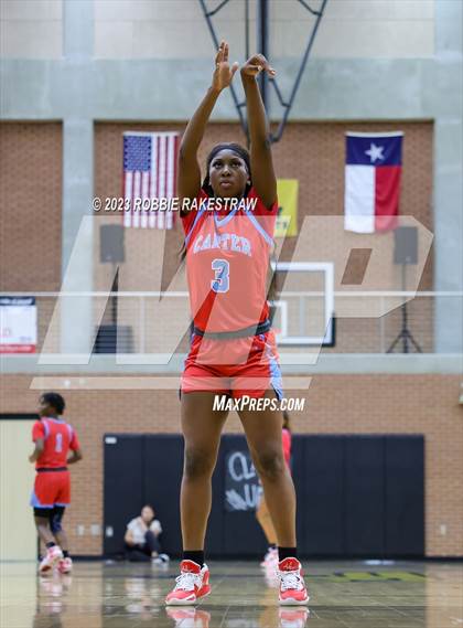 Thumbnail 1 in Kaufman vs. Carter (UIL 4A Bi-District Playoff) photogallery.