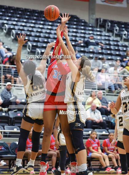 Thumbnail 1 in Kaufman vs. Carter (UIL 4A Bi-District Playoff) photogallery.