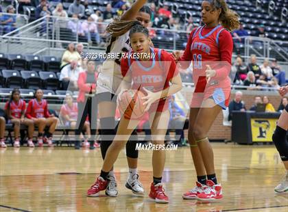 Thumbnail 2 in Kaufman vs. Carter (UIL 4A Bi-District Playoff) photogallery.
