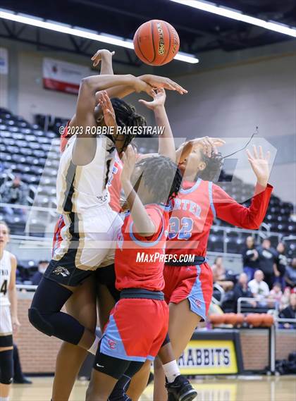 Thumbnail 1 in Kaufman vs. Carter (UIL 4A Bi-District Playoff) photogallery.
