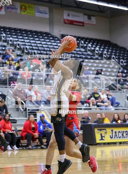 Thumbnail 1 in Kaufman vs. Carter (UIL 4A Bi-District Playoff) photogallery.