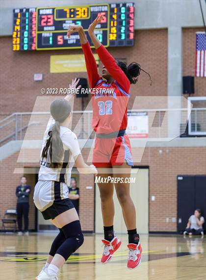 Thumbnail 2 in Kaufman vs. Carter (UIL 4A Bi-District Playoff) photogallery.