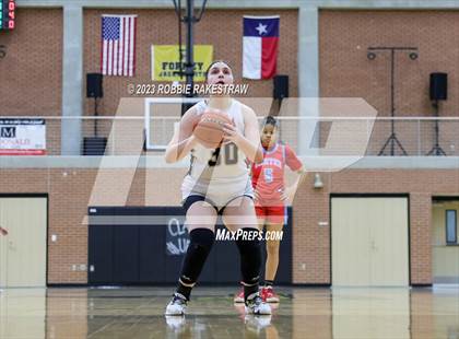 Thumbnail 2 in Kaufman vs. Carter (UIL 4A Bi-District Playoff) photogallery.