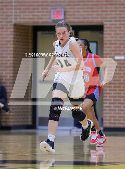 Thumbnail 3 in Kaufman vs. Carter (UIL 4A Bi-District Playoff) photogallery.