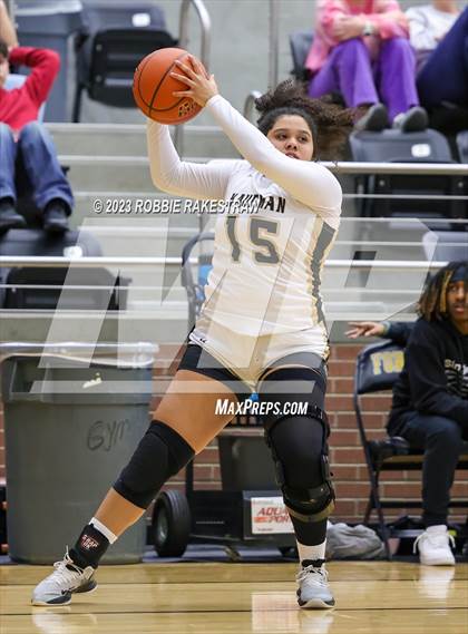 Thumbnail 2 in Kaufman vs. Carter (UIL 4A Bi-District Playoff) photogallery.