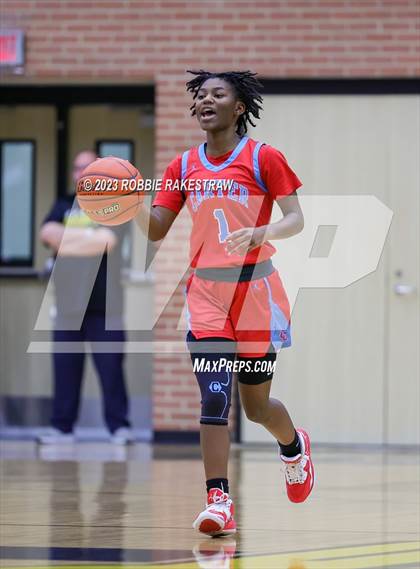 Thumbnail 3 in Kaufman vs. Carter (UIL 4A Bi-District Playoff) photogallery.